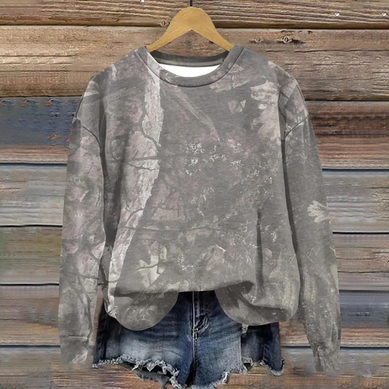 Oversized Camo Sweatshirt For Women Graphic Long Sleeve Tops Leaf Print Fall Clothes 2024 Crewneck Pullover