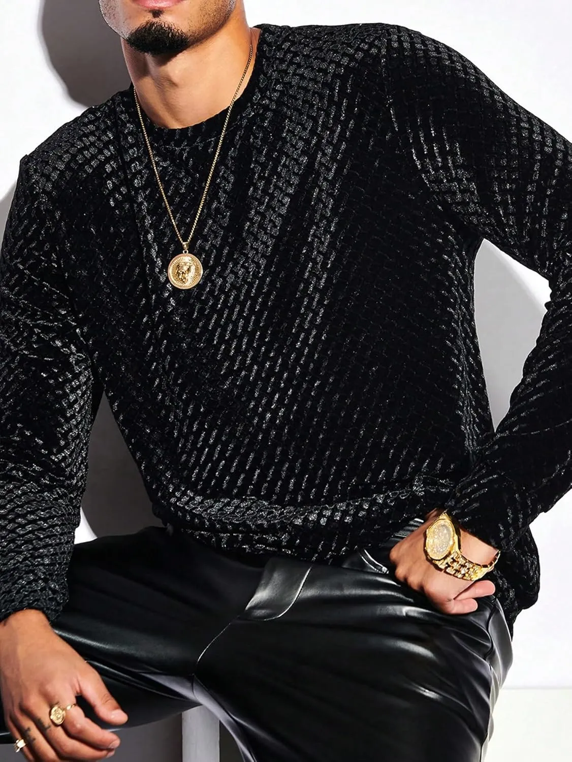 WDIRARA Men's Solid Velvet Textured Sweatshirt Round Neck Long Sleeve Sweatshirts Casual Pullover Outfits