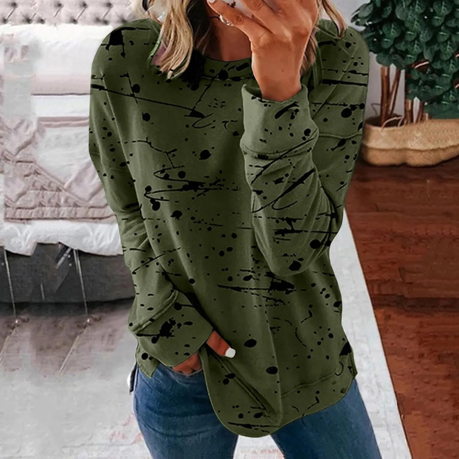 Women's Casual Long Sleeve Sweatshirt Crewneck Casual Loose Fit Graphic Printed Vintage Pullover Tops Fashion Fall 2024